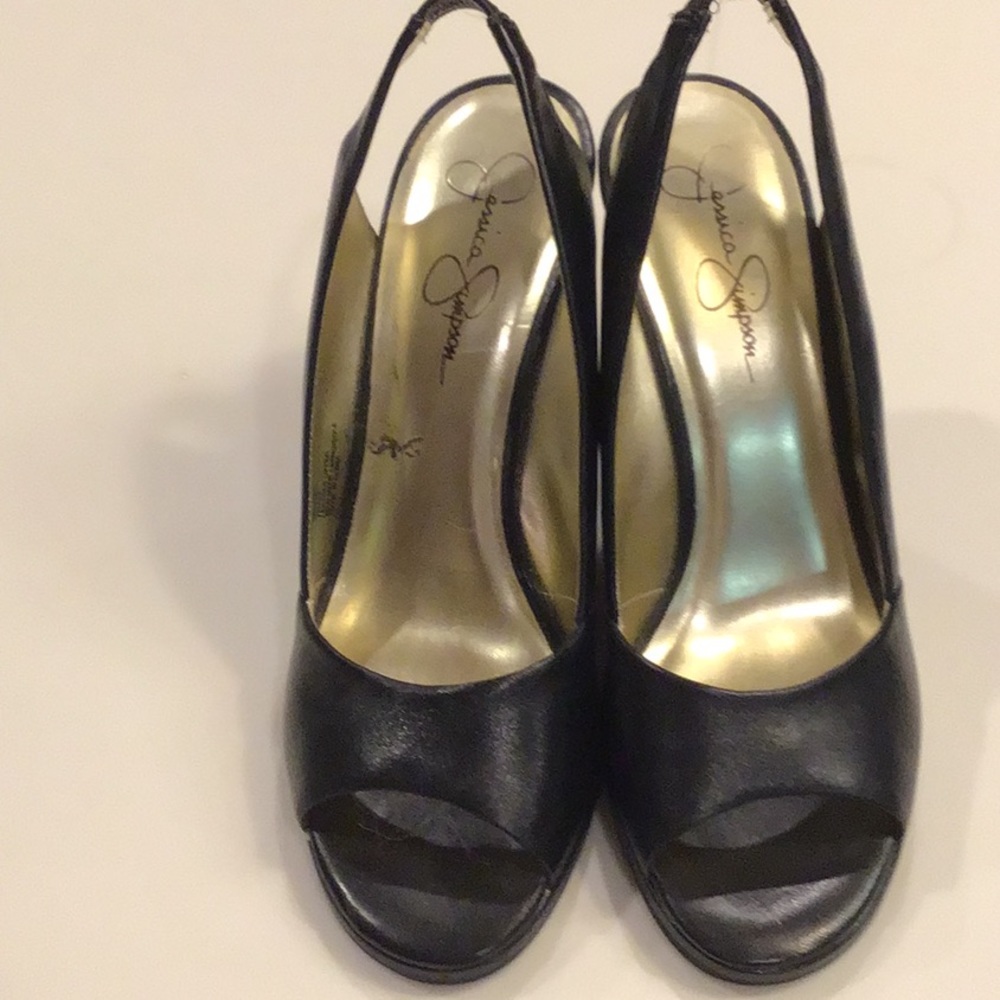Mabel women’s shoes. Size 7B